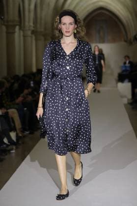 PFW - Agnes B Runway A model walks the runway during the Agnès b Ready to Wear Spring Summer 2026 fashion show as part of the Paris Fashion Week on October 6, 2025 in Paris, France. Photo by Alain-Gil Gonzalez ABACAPRESS.COM Paris France  Copyright: xGonzalezxAlain-Gil ABACAx
