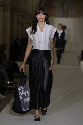 PFW - Agnes B Runway A model walks the runway during the Agnès b Ready to Wear Spring Summer 2026 fashion show as part of the Paris Fashion Week on October 6, 2025 in Paris, France. Photo by Alain-Gil Gonzalez ABACAPRESS.COM Paris France  Copyright: xGonzalezxAlain-Gil ABACAx