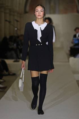 PFW - Agnes B Runway A model walks the runway during the Agnès b Ready to Wear Spring Summer 2026 fashion show as part of the Paris Fashion Week on October 6, 2025 in Paris, France. Photo by Alain-Gil Gonzalez ABACAPRESS.COM Paris France  Copyright: xGonzalezxAlain-Gil ABACAx