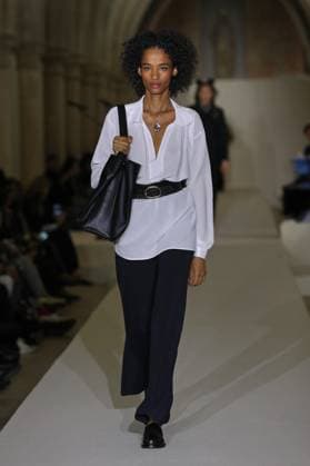 PFW - Agnes B Runway A model walks the runway during the Agnès b Ready to Wear Spring Summer 2026 fashion show as part of the Paris Fashion Week on October 6, 2025 in Paris, France. Photo by Alain-Gil Gonzalez ABACAPRESS.COM Paris France  Copyright: xGonzalezxAlain-Gil ABACAx