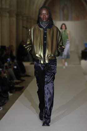 PFW - Agnes B Runway A model walks the runway during the Agnès b Ready to Wear Spring Summer 2026 fashion show as part of the Paris Fashion Week on October 6, 2025 in Paris, France. Photo by Alain-Gil Gonzalez ABACAPRESS.COM Paris France  Copyright: xGonzalezxAlain-Gil ABACAx