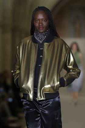 PFW - Agnes B Runway A model walks the runway during the Agnès b Ready to Wear Spring Summer 2026 fashion show as part of the Paris Fashion Week on October 6, 2025 in Paris, France. Photo by Alain-Gil Gonzalez ABACAPRESS.COM Paris France  Copyright: xGonzalezxAlain-Gil ABACAx