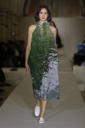 PFW - Agnes B Runway A model walks the runway during the Agnès b Ready to Wear Spring Summer 2026 fashion show as part of the Paris Fashion Week on October 6, 2025 in Paris, France. Photo by Alain-Gil Gonzalez ABACAPRESS.COM Paris France  Copyright: xGonzalezxAlain-Gil ABACAx