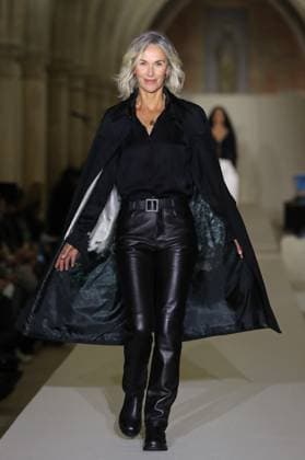 PFW - Agnes B Runway A model walks the runway during the Agnès b Ready to Wear Spring Summer 2026 fashion show as part of the Paris Fashion Week on October 6, 2025 in Paris, France. Photo by Alain-Gil Gonzalez ABACAPRESS.COM Paris France  Copyright: xGonzalezxAlain-Gil ABACAx