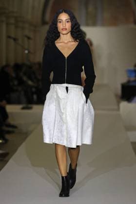PFW - Agnes B Runway A model walks the runway during the Agnès b Ready to Wear Spring Summer 2026 fashion show as part of the Paris Fashion Week on October 6, 2025 in Paris, France. Photo by Alain-Gil Gonzalez ABACAPRESS.COM Paris France  Copyright: xGonzalezxAlain-Gil ABACAx