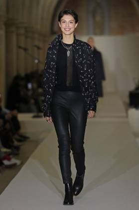PFW - Agnes B Runway A model walks the runway during the Agnès b Ready to Wear Spring Summer 2026 fashion show as part of the Paris Fashion Week on October 6, 2025 in Paris, France. Photo by Alain-Gil Gonzalez ABACAPRESS.COM Paris France  Copyright: xGonzalezxAlain-Gil ABACAx