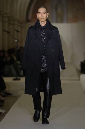 PFW - Agnes B Runway A model walks the runway during the Agnès b Ready to Wear Spring Summer 2026 fashion show as part of the Paris Fashion Week on October 6, 2025 in Paris, France. Photo by Alain-Gil Gonzalez ABACAPRESS.COM Paris France  Copyright: xGonzalezxAlain-Gil ABACAx
