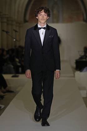 PFW - Agnes B Runway A model walks the runway during the Agnès b Ready to Wear Spring Summer 2026 fashion show as part of the Paris Fashion Week on October 6, 2025 in Paris, France. Photo by Alain-Gil Gonzalez ABACAPRESS.COM Paris France  Copyright: xGonzalezxAlain-Gil ABACAx