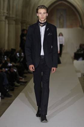 PFW - Agnes B Runway A model walks the runway during the Agnès b Ready to Wear Spring Summer 2026 fashion show as part of the Paris Fashion Week on October 6, 2025 in Paris, France. Photo by Alain-Gil Gonzalez ABACAPRESS.COM Paris France  Copyright: xGonzalezxAlain-Gil ABACAx