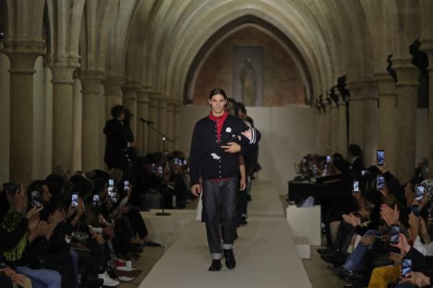 PFW - Agnes B Runway A model walks the runway during the Agnès b Ready to Wear Spring Summer 2026 fashion show as part of the Paris Fashion Week on October 6, 2025 in Paris, France. Photo by Alain-Gil Gonzalez ABACAPRESS.COM Paris France  Copyright: xGonzalezxAlain-Gil ABACAx