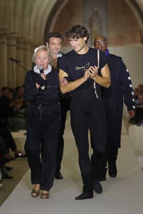 PFW - Agnes B Runway Fashion designer Agnes b, Hugo Marchand and Matthieu Chedid aka -M- walk the runway during the Agnès b Ready to Wear Spring Summer 2026 fashion show as part of the Paris Fashion Week on October 6, 2025 in Paris, France. Photo by Alain-Gil Gonzalez ABACAPRESS.COM Paris France  Copyright: xGonzalezxAlain-Gil ABACAx