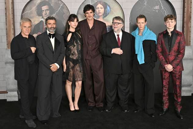 Christoph Waltz, Oscar Isaac, Mia Goth, Jacob Elordi, Guillermo del Toro, Felix Kammerer and Christian Convery at the premiere of the feature film Frankenstein at the Academy Museum of Motion Pictures Los Angeles, 06 10 2025 Foto:xD.xStarbuckx xFuturexImagex frankenstein_5127