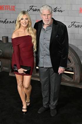 Allison Dunbar with husband Ron Perlman at the premiere of the movie Frankenstein at the Academy Museum of Motion Pictures Los Angeles, 06 10 2025 Foto:xD.xStarbuckx xFuturexImagex frankenstein_5132