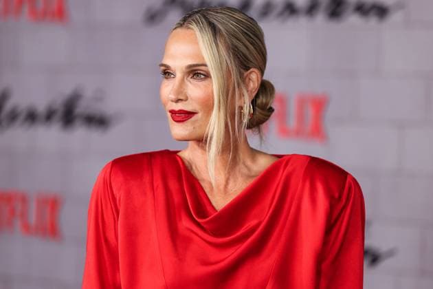 Los Angeles Premiere Of Netflix s Frankenstein American fashion model and actress Molly Sims arrives at the Los Angeles Premiere Of Netflix s Frankenstein held at the Academy Museum of Motion Pictures in Miracle Mile, Los Angeles, California, United States. Academy Museum of Motion Pictures, Miracle Mile, Los Angeles, California, USA California United States  Copyright: xImagexPressxAgencyx originalFilename: collin-losangel251007_npAy5.jpg