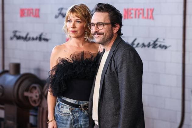 Los Angeles Premiere Of Netflix s Frankenstein American actress Mary Elizabeth Ellis and husband American actor, writer, and producer Charlie Day arrive at the Los Angeles Premiere Of Netflix s Frankenstein held at the Academy Museum of Motion Pictures in Miracle Mile, Los Angeles, California, United States. Academy Museum of Motion Pictures, Miracle Mile, Los Angeles, California, USA California United States  Copyright: xImagexPressxAgencyx originalFilename: collin-losangel251007_np0bw.jpg