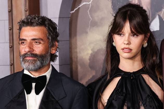 Los Angeles Premiere Of Netflix s Frankenstein Guatemalan-American actor Oscar Isaac and English actress, producer, and writer Mia Goth wearing Dior with shoes by Paris Texas and jewelry by Tiffany and Co. arrive at the Los Angeles Premiere Of Netflix s Frankenstein held at the Academy Museum of Motion Pictures in Miracle Mile, Los Angeles, California, United States. Academy Museum of Motion Pictures, Miracle Mile, Los Angeles, California, USA California United States  Copyright: xImagexPressxAgencyx originalFilename: collin-losangel251007_npdLk.jpg