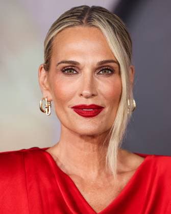 Los Angeles Premiere Of Netflix s Frankenstein MIRACLE MILE, LOS ANGELES, CALIFORNIA, USA - OCTOBER 06: American fashion model and actress Molly Sims arrives at the Los Angeles Premiere Of Netflix s Frankenstein held at the Academy Museum of Motion Pictures on October 6, 2025 in Miracle Mile, Los Angeles, California, United States., Credit:Xavier Collin Avalon United States, California, Los Angeles, Academy Museum of Motion Pictures Copyright: xXavierxCollinx xAvalonx 1044004779