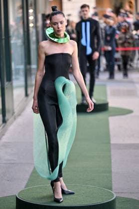 PFW Pierre Cardin Runway A model walks the runway during Pierre Cardin show during Paris Fashion Week in Paris, France on October 7, 2025. Photo by Julien Reynaud APS-Medias ABACAPRESS.COM Paris France  Copyright: xReynaudxJulien APS-Medias ABACAx