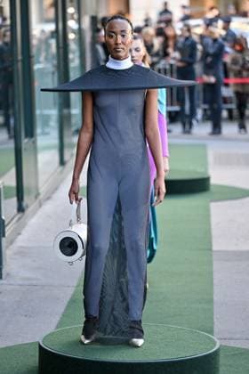 PFW Pierre Cardin Runway A model walks the runway during Pierre Cardin show during Paris Fashion Week in Paris, France on October 7, 2025. Photo by Julien Reynaud APS-Medias ABACAPRESS.COM Paris France  Copyright: xReynaudxJulien APS-Medias ABACAx