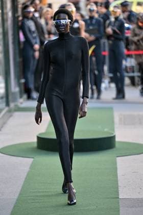 PFW Pierre Cardin Runway A model walks the runway during Pierre Cardin show during Paris Fashion Week in Paris, France on October 7, 2025. Photo by Julien Reynaud APS-Medias ABACAPRESS.COM Paris France  Copyright: xReynaudxJulien APS-Medias ABACAx