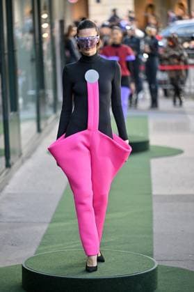 PFW Pierre Cardin Runway A model walks the runway during Pierre Cardin show during Paris Fashion Week in Paris, France on October 7, 2025. Photo by Julien Reynaud APS-Medias ABACAPRESS.COM Paris France  Copyright: xReynaudxJulien APS-Medias ABACAx