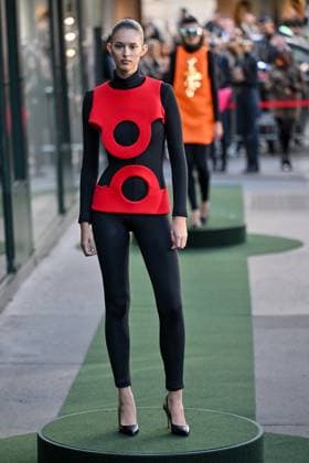 PFW Pierre Cardin Runway A model walks the runway during Pierre Cardin show during Paris Fashion Week in Paris, France on October 7, 2025. Photo by Julien Reynaud APS-Medias ABACAPRESS.COM Paris France  Copyright: xReynaudxJulien APS-Medias ABACAx