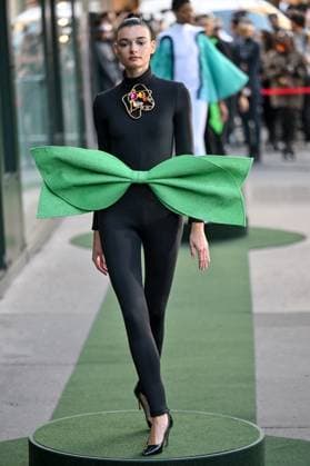 PFW Pierre Cardin Runway A model walks the runway during Pierre Cardin show during Paris Fashion Week in Paris, France on October 7, 2025. Photo by Julien Reynaud APS-Medias ABACAPRESS.COM Paris France  Copyright: xReynaudxJulien APS-Medias ABACAx