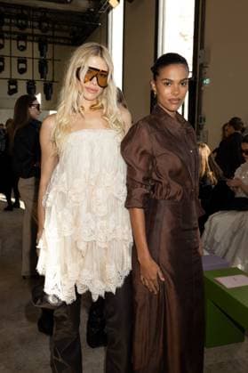 Tina Kunakey, Lena Perminova au défilé AJE Collection Prêt à Porter Printemps Été 2026 lors de la Fashion Week de Paris PFW , le 7 Octobre 2025 Jeremy MELLOUL Bestimage Celebrities at AJE Fashion Show Ready to Wear Collection Spring Summer 2026 during Paris Fashion Week on 7th, October, 2025  Copyright: xJeremyxMelloulx xBestimagexJeremyxMelloulx xBestimagex