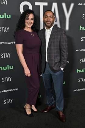 Jas Summers with companion at the premiere of the Hulu film Stay at the Ted Mann Theater Los Angeles, 07 10 2025 Foto:xD.xStarbuckx xFuturexImagex stay_5011