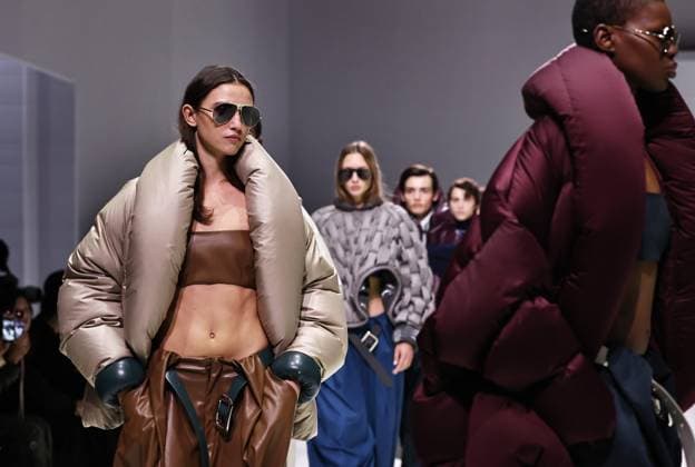 (251008) -- PARIS, Oct. 8, 2025 -- Models present creations by Chinese down fashion brand Bosideng as part of its Master Puff collection during the Paris Fashion Week in Paris, France, on Oct. 7, 2025. ) FRANCE-PARIS-FASHION WEEK-BOSIDENG GaoxJing 