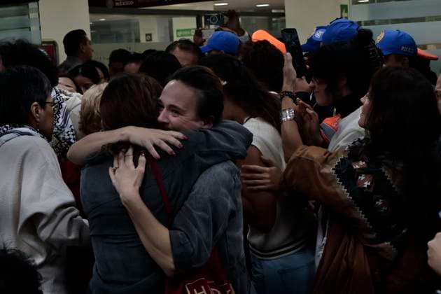 October 8, 2025, Mexico, Cdmx, Mexico: This Wednesday, SOL GONZALEZ EGUIA, ERNESTO LEDESMA ARRONTE, ARLIN MEDRANO GUZMAN, CARLOS PEREZ OSORIO, DIEGO VAZQUEZ GALINDO, and LAURA ALEJANDRA VELEZ RUIZ GAITAN arrived repatriated after being intercepted and detained by the State of Israel while attempting to deliver aid to the Palestinian people on the SUMUD Global Flotilla. The Mexican government, through the Ministry of Foreign Affairs (SRE), was responsible for the accompaniment and repatriation of these activists for their arrival at Mexico City International Airport Mexico Mexico - ZUMAp204 20251008_zip_p204_004 Copyright: xJosuexPerezx
