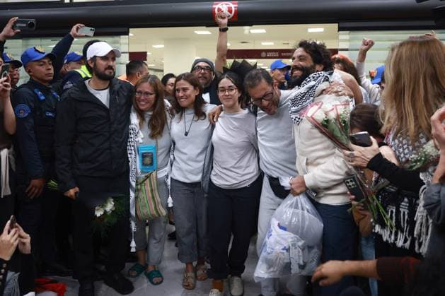 Mexican citizens from the Global Sumud Flotilla arrive in Mexico MEXICO CITY, MEXICO - OCTOBER 8: Mexican citizens from the Global Sumud Flotilla arrive at Mexico City International Airport, in Mexico City, Mexico on October 8, 2025. Six Mexican citizens who took part in the Global Sumud Flotilla, which was intercepted by Israeli forces, were welcomed by relatives, friends and activists. Daniel Cardenas Anadolu Mexico City Mexico. Editorial use only. Please get in touch for any other usage.  Copyright: x2025xAnadoluxDanielxCardenasx