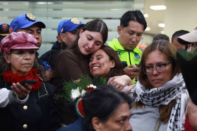 Mexican citizens from the Global Sumud Flotilla arrive in Mexico MEXICO CITY, MEXICO - OCTOBER 8: Mexican citizens from the Global Sumud Flotilla arrive at Mexico City International Airport, in Mexico City, Mexico on October 8, 2025. Six Mexican citizens who took part in the Global Sumud Flotilla, which was intercepted by Israeli forces, were welcomed by relatives, friends and activists. Daniel Cardenas Anadolu Mexico City Mexico. Editorial use only. Please get in touch for any other usage.  Copyright: x2025xAnadoluxDanielxCardenasx