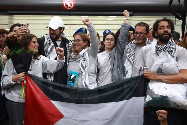 Mexican citizens from the Global Sumud Flotilla arrive in Mexico MEXICO CITY, MEXICO - OCTOBER 8: Mexican citizens from the Global Sumud Flotilla arrive at Mexico City International Airport, in Mexico City, Mexico on October 8, 2025. Six Mexican citizens who took part in the Global Sumud Flotilla, which was intercepted by Israeli forces, were welcomed by relatives, friends and activists. Daniel Cardenas Anadolu Mexico City Mexico. Editorial use only. Please get in touch for any other usage.  Copyright: x2025xAnadoluxDanielxCardenasx