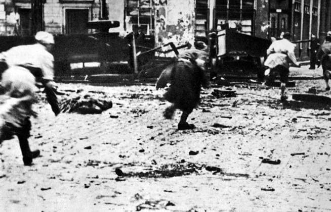 Deuxieme guerre mondiale (1939-1945) : l insurrection de Varsovie de aout a octobre 1944, qui vit le peuple polonais se soulever contre l occupation allemande. Photographie RECORD DATE NOT STATED *** World War II 1939 1945 the Warsaw Uprising of August to October 1944, which saw the Polish people rise up against the German occupation Photograph RECORD DATE NOT STATED  Copyright: x Darchivio opale.photox !ACHTUNG AUFNAHMEDATUM GESCHÄTZT!