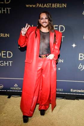 abb Riccardo Simonetti on the carpet at the world premiere of the new Grand Show Blinded by delight at Friedrichstadt Palast on 08 10 2025 in Berlin Berlin Germany