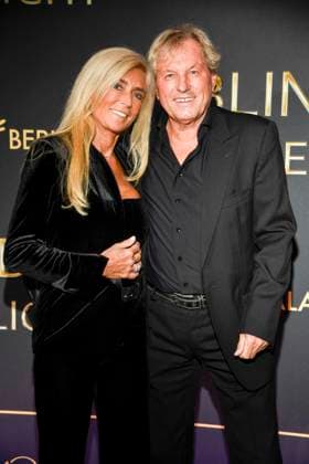 abb Bernhard Brink with his wife Ute on the carpet at the world premiere of the new Grand Show Blinded by delight at Friedrichstadt Palast on 08 10 2025 in Berlin Berlin Germany