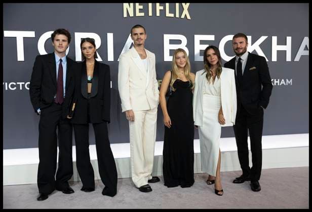 . 08 10 2025. London, United Kingdom. David and Victoria Beckham with children Cruz, Romeo and Harper and Jackie Apostel at the Victoria Beckham world premiere in London.  xStephenxLockx xi-Imagesx IIM-26280-0046