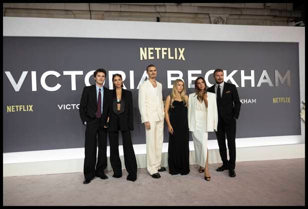 . 08 10 2025. London, United Kingdom. David and Victoria Beckham with children Cruz, Romeo and Harper and Jackie Apostel at the Victoria Beckham world premiere in London.  xStephenxLockx xi-Imagesx IIM-26280-0047