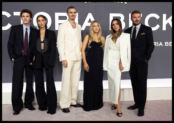 . 08 10 2025. London, United Kingdom. David and Victoria Beckham with children Cruz, Romeo and Harper and Jackie Apostel at the Victoria Beckham world premiere in London.  xStephenxLockx xi-Imagesx IIM-26280-0048
