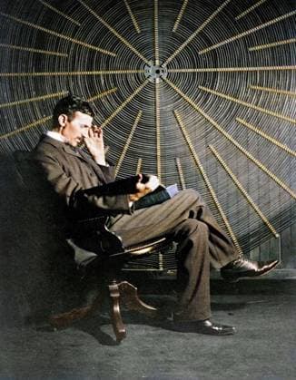 Nikola Tesla (1856-1943) serbian scientist here in 1895 with one of his electrical generators.photo colorié ultérieurement - Later coloring. RECORD DATE NOT STATED *** Nikola Tesla 1856 1943 serbian scientist here in 1895 with one of his electrical generators photo colorié ultérieurement Later coloring RECORD DATE NOT STATED  Copyright: x Darchivio opale.photox !ACHTUNG AUFNAHMEDATUM GESCHÄTZT!