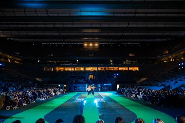 Runway For The Association Debout En Bouts At Roland-Garros The runway for the association Debout En Bouts. 30 amputees wearing prosthetics parade on the Philippe-Chatrier court at Roland-Garros stadium on October 08, 2025 in Paris, France. Photo by Nasser Berzane ABACAPRESS.COM Paris France  Copyright: xBerzanexNasser ABACAx