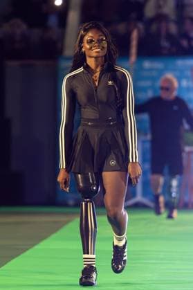 Runway For The Association Debout En Bouts At Roland-Garros Alexandra Nouchet walks the runway for the association Debout En Bouts. 30 amputees wearing prosthetics parade on the Philippe-Chatrier court at Roland-Garros stadium on October 08, 2025 in Paris, France. Photo by Nasser Berzane ABACAPRESS.COM Paris France  Copyright: xBerzanexNasser ABACAx