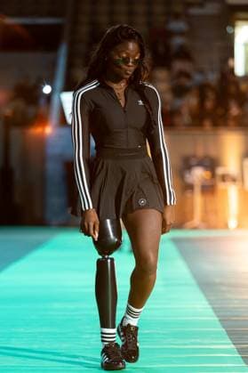 Runway For The Association Debout En Bouts At Roland-Garros Alexandra Nouchet walks the runway for the association Debout En Bouts. 30 amputees wearing prosthetics parade on the Philippe-Chatrier court at Roland-Garros stadium on October 08, 2025 in Paris, France. Photo by Nasser Berzane ABACAPRESS.COM Paris France  Copyright: xBerzanexNasser ABACAx