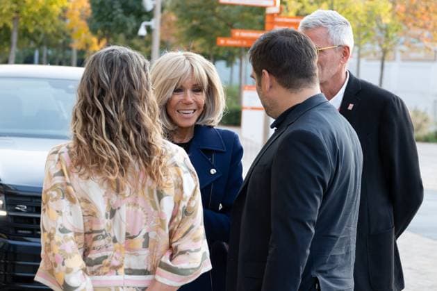 Runway For The Association Debout En Bouts At Roland-Garros Brigitte Macron and Matthieu Lartot journalist and sports commentator, founder of the Association the runway for the association Debout En Bouts. 30 amputees wearing prosthetics parade on the Philippe-Chatrier court at Roland-Garros stadium on October 08, 2025 in Paris, France. Photo by Nasser Berzane ABACAPRESS.COM Paris France  Copyright: xBerzanexNasser ABACAx