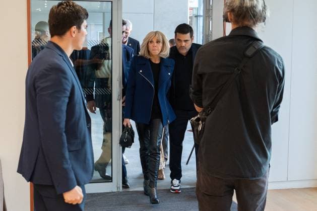 Runway For The Association Debout En Bouts At Roland-Garros Brigitte Macron and Matthieu Lartot journalist and sports commentator, founder of the Association the runway for the association Debout En Bouts. 30 amputees wearing prosthetics parade on the Philippe-Chatrier court at Roland-Garros stadium on October 08, 2025 in Paris, France. Photo by Nasser Berzane ABACAPRESS.COM Paris France  Copyright: xBerzanexNasser ABACAx
