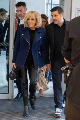 Runway For The Association Debout En Bouts At Roland-Garros Brigitte Macron and Matthieu Lartot journalist and sports commentator, founder of the Association the runway for the association Debout En Bouts. 30 amputees wearing prosthetics parade on the Philippe-Chatrier court at Roland-Garros stadium on October 08, 2025 in Paris, France. Photo by Nasser Berzane ABACAPRESS.COM Paris France  Copyright: xBerzanexNasser ABACAx