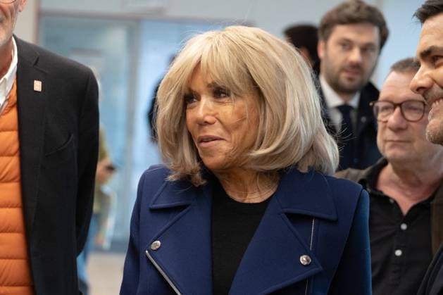 Runway For The Association Debout En Bouts At Roland-Garros Brigitte Macron attends the runway for the association Debout En Bouts. 30 amputees wearing prosthetics parade on the Philippe-Chatrier court at Roland-Garros stadium on October 08, 2025 in Paris, France. Photo by Nasser Berzane ABACAPRESS.COM Paris France  Copyright: xBerzanexNasser ABACAx