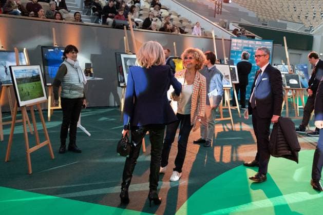 Runway For The Association Debout En Bouts At Roland-Garros Brigitte Macron attends the runway for the association Debout En Bouts. 30 amputees wearing prosthetics parade on the Philippe-Chatrier court at Roland-Garros stadium on October 08, 2025 in Paris, France. Photo by Nasser Berzane ABACAPRESS.COM Paris France  Copyright: xBerzanexNasser ABACAx