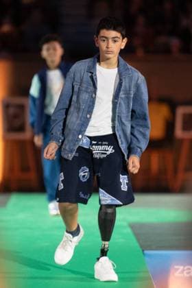 Runway For The Association Debout En Bouts At Roland-Garros Ethan Maduro walks the runway for the association Debout En Bouts. 30 amputees wearing prosthetics parade on the Philippe-Chatrier court at Roland-Garros stadium on October 08, 2025 in Paris, France. Photo by Nasser Berzane ABACAPRESS.COM Paris France  Copyright: xBerzanexNasser ABACAx
